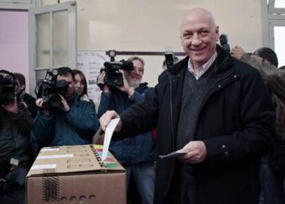 Bonfatti deposita su voto en las urnas