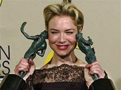 Renée Zellweger recogiendo un premio