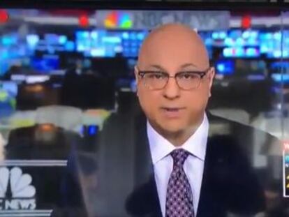 Las cámaras de la MSNBC captaron la peculiar forma de peinarse de un reportero que no sabía que estaba en el aire