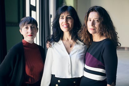 De izquierda a derecha, Elena Medel, Raquel Lanseros y Ana Merino.