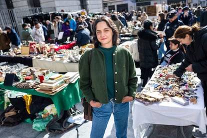 Alejandra Seijas en el rastro de Madrid, el pasado domingo 5 de noviembre de 2023. 