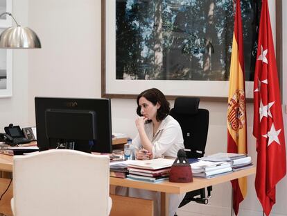 La presidenta de Madrid, Isabel Díaz Ayuso, durante la videoconferencia de dirigentes autonómicos con el presidente, Pedro Sánchez.