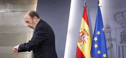 Rubalcaba, tras la rueda de prensa posterior al Consejo de Ministros.