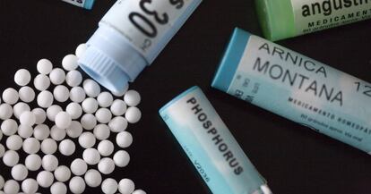 Medicamentos homeopáticos en gránulos.