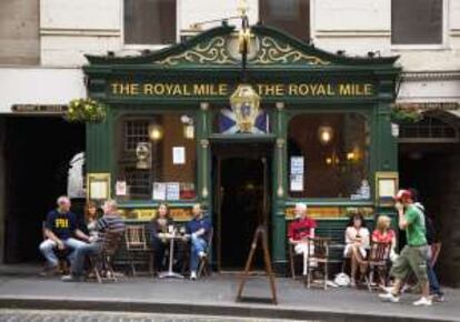 La taberna The Royal Mile, en la calle del mismo nombre, cerca del castillo de Edimburgo.