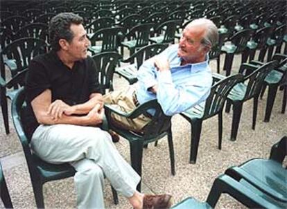 El cantante Miguel Ríos y el escritor Carlos Fuentes.