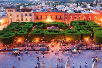 Plaza central de Guanajuato, al atardecer, en México.