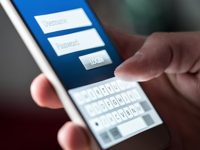 Pantalla de inicio de sesión en aplicación o sitio web en un 'smartphone'.