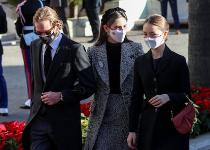 Andrea Casiraghi, Tatiana Santo Domingo y Alexandra de Hannover a su llegada a la catedral.