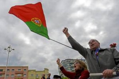 El principal sindicato portugués, la CGTP, reclamó hoy elecciones anticipadas por considerar "ilegítima" la continuidad del actual Gobierno conservador y llamó a proseguir la lucha con más protestas para pedir la dimisión del Ejecutivo. EFE/Archivo