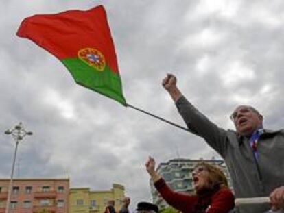 El principal sindicato portugués, la CGTP, reclamó hoy elecciones anticipadas por considerar "ilegítima" la continuidad del actual Gobierno conservador y llamó a proseguir la lucha con más protestas para pedir la dimisión del Ejecutivo. EFE/Archivo