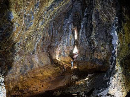 Water evacuation channel dug into the rock known as La Palombeira, in Las Médulas.