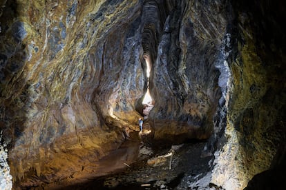 Water evacuation channel dug into the rock known as La Palombeira, in Las Médulas.