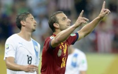 Roberto Soldado celebra su gol ante Uruguay