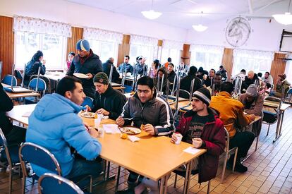 La hora de la comida es la más concurrida y propicia para el intercambio de impresiones.