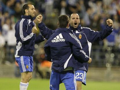 Los jugadores del Real Zaragoza Ruben Micael Edu Oriol y Apoño celebran la victoria ante el Racing de Santander