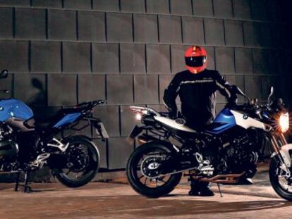 Los modelos 2015 de las BMW R 1200 R (izquierda) y F 800 R. 