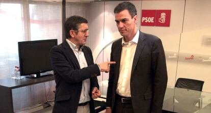 Pedro S&aacute;nchez y Patxi L&oacute;pez en la sede central del PSOE el 21 de julio.