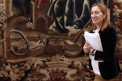 La presidenta del Congreso de los Diputados, Ana Pastor, tras una reunión de la Mesa del Congreso.