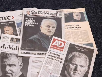 Las portadas de varios diarios holandeses informan sobre la muerte de periodista Peter R. de Vries.