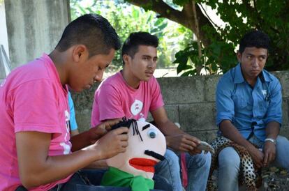 Kevin durante los talleres de Plan Internacional.