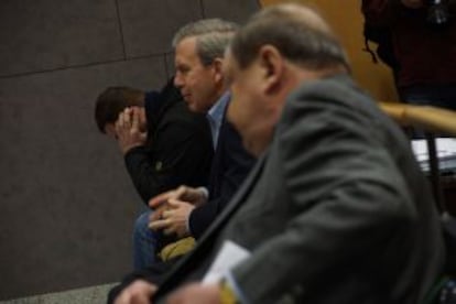 Gamarra, Sustacha y Martínez (desde el primer término), durante la sesión de ayer en la Audiencia de Bizkaia.