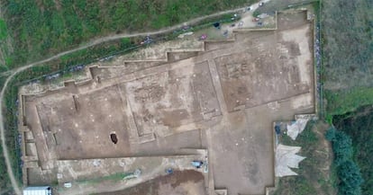 Vista aérea de las ruinas de un edificio de oficinas gubernamentales, que se cree que fue un departamento musical de la Dinastía Qin.