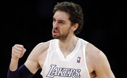 Gasol celebra una canasta suya ayer ante los Knicks