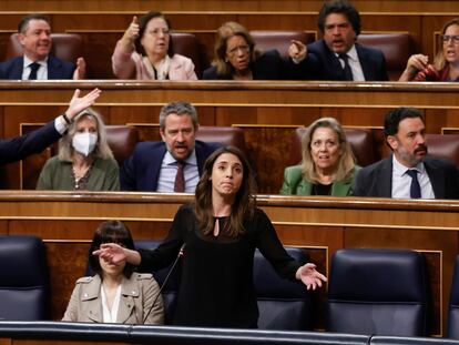 Los diputados del PP protestan durante la intervención de Irene Montero, este miércoles en la sesión de control al Gobierno en el Congreso.