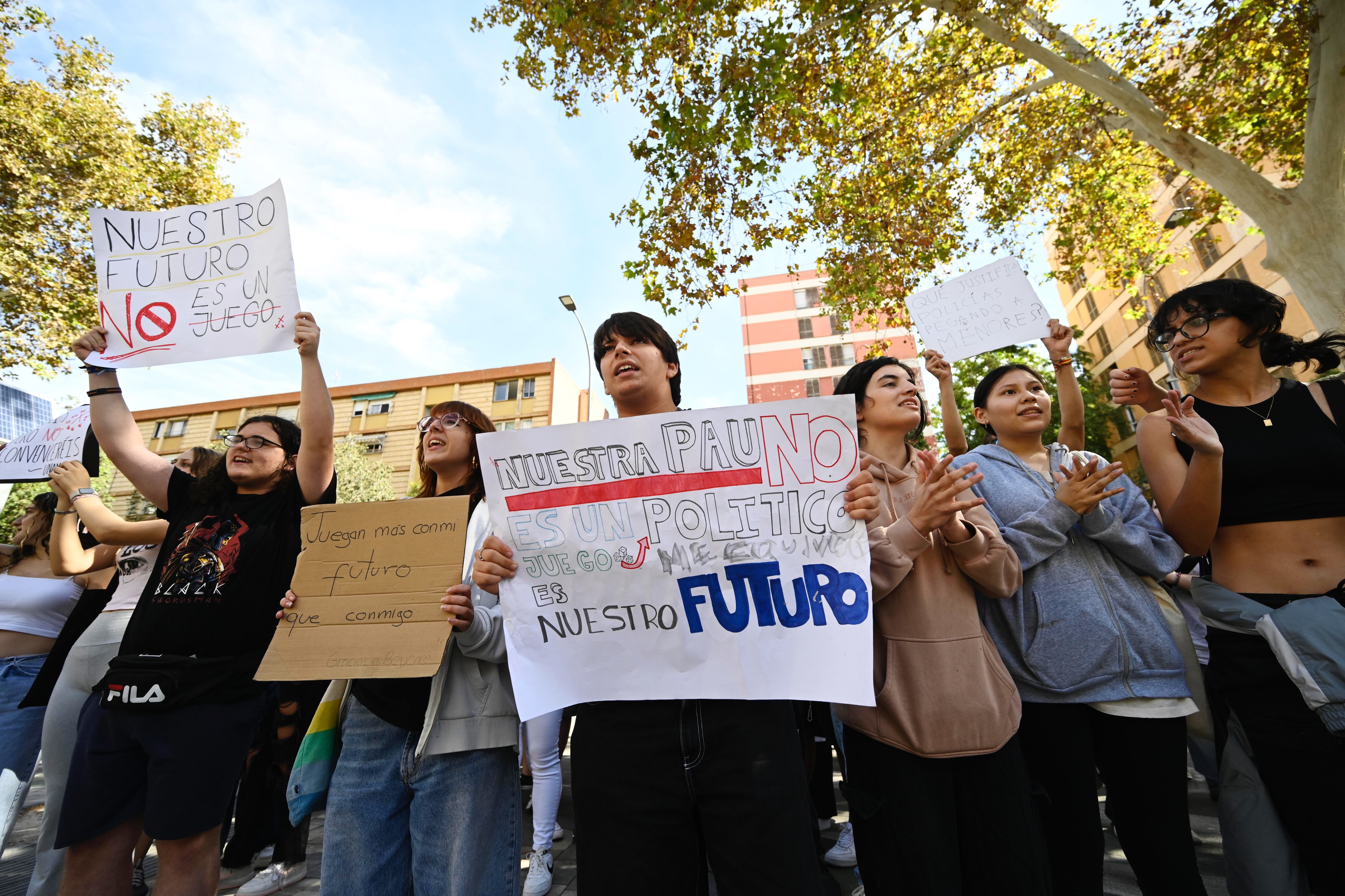 Estudiantes manifestándose este viernes en Murcia.