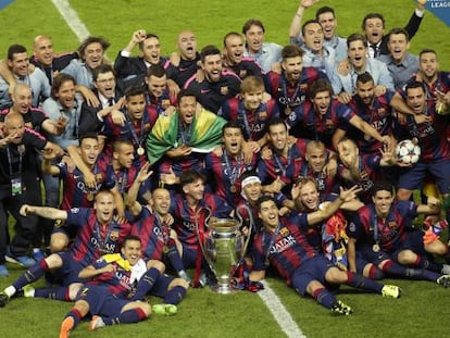 Los jugadores del Barcelona celebran la Champions