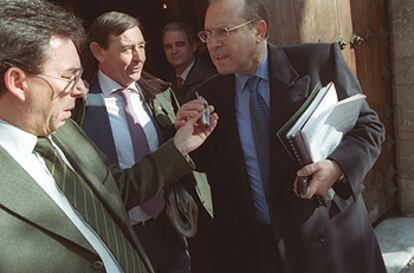 Luis Navarrete, presidente de la Diputación de Sevilla, Enrique García Ledesma, y Alfredo Pérez Cano.