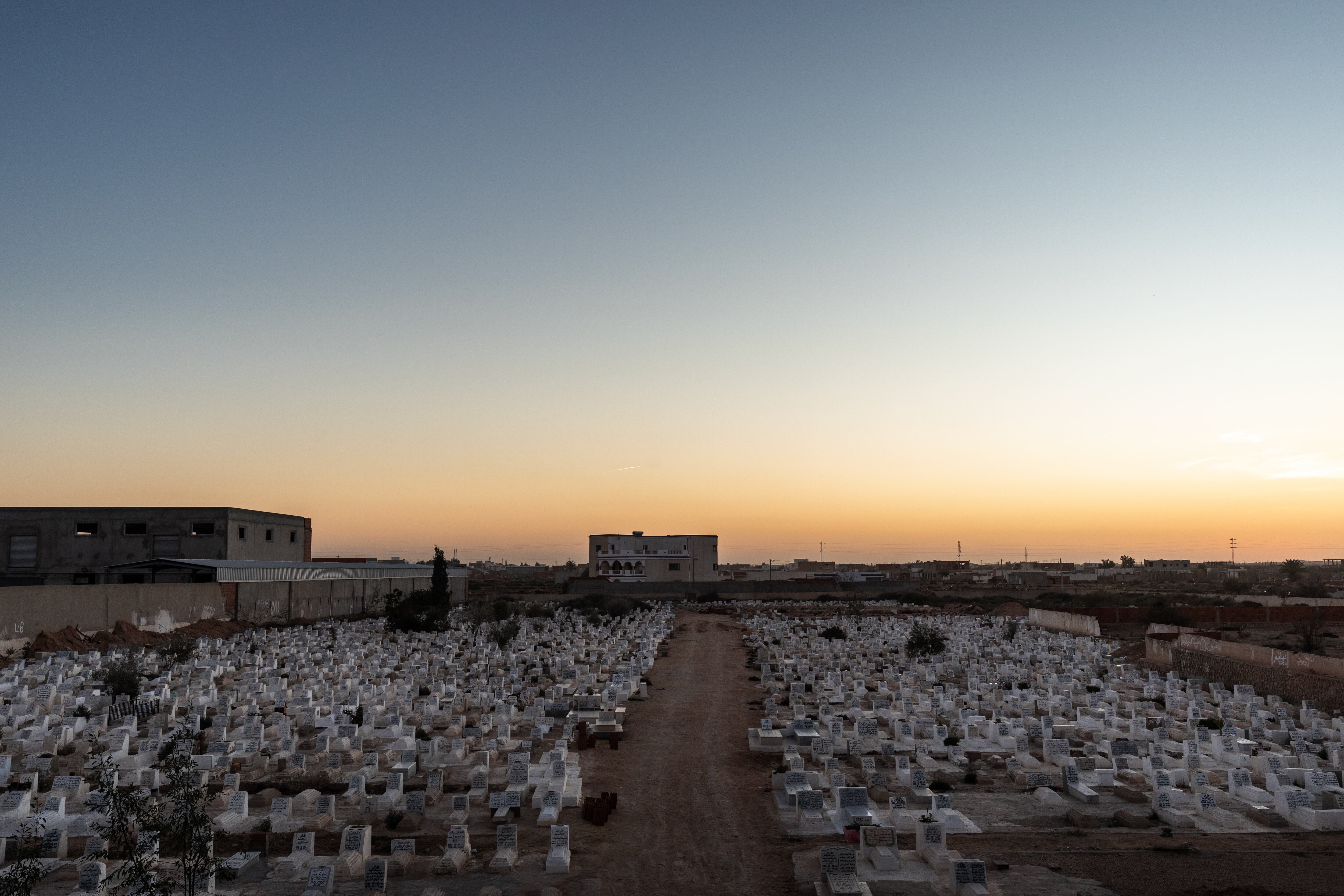 El cementerio de Sfax, Túnez, donde están enterrados los inmigrantes anónimos que murieron durante la travesía a Italia.