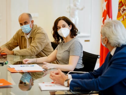 Antonio Zapatero (izquierda) en una reunión junto con Isabel Díaz Ayuso y el consejero de Sanidad, Enrique Ruiz Escudero.