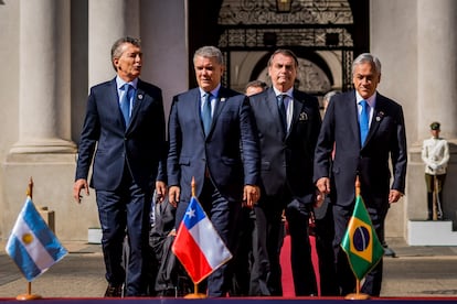 Sebastián Piñera (derecha) durante una reunión de Prosur, un organismo internacional que fue propuesto por el mandatario chileno como sustituto de la Unión de Naciones Suramericanas (Unasur), en Santiago el 22 de marzo de 2019. Le acompañan Mauricio Macri, Iván Duque y Jair Bolsonaro.