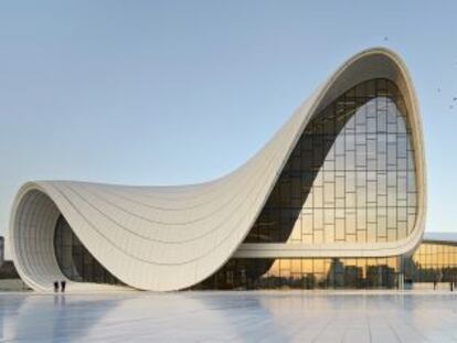 El centro cultural Heydar Aliyev de Baku (Azerbaiyán), proyectado por la arquitecta Zaha Hadid.