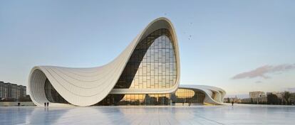 El centro cultural Heydar Aliyev de Baku (Azerbaiyán), proyectado por la arquitecta Zaha Hadid.