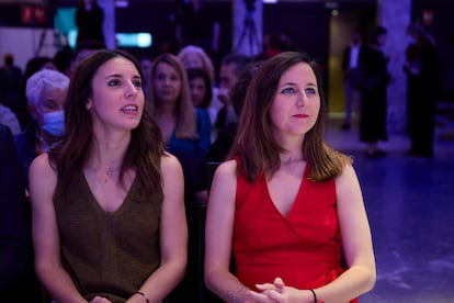 La ministra de Igualdad, Irene Montero, a la izquierda, junto a la ministra de Derechos Sociales, Ione Belarra, este jueves en Madrid.