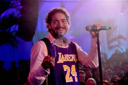 Post Malone, con laca de uñas negra en una actuación el pasado febrero en Miami.