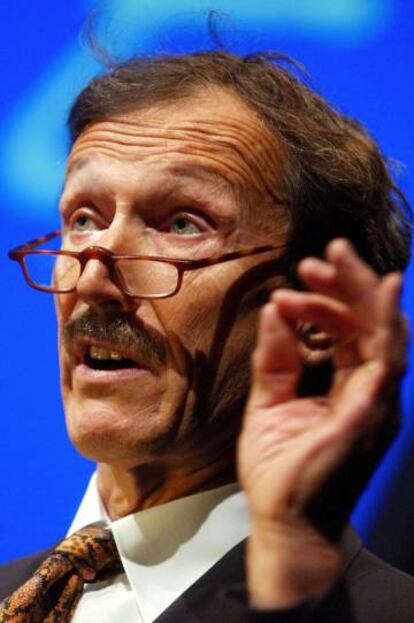 Rolf Zinkernagel, premio Nobel de Medicina, durante una conferencia en Lausana (Suiza), en 2004.