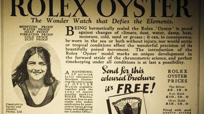 En 1927, la joven nadadora inglesa Mercedes Gleitze cruza el Canal de la Mancha a nado equipada con un Rolex Oyster, el primer reloj de pulsera hermético.