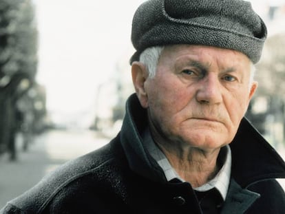 El escritor checo Bohumil Hrabal, en París en 1995.