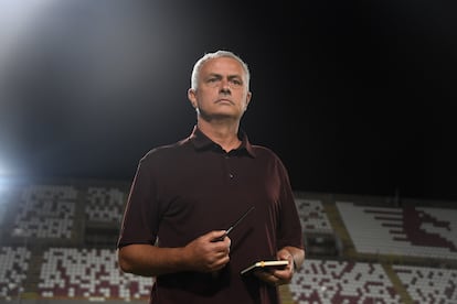 José Mourinho, durante el partido de la Roma contra la Salernitana.