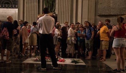 Expertos internacionales en memoria y otros visitantes este sábado en el Valle de los Caídos.