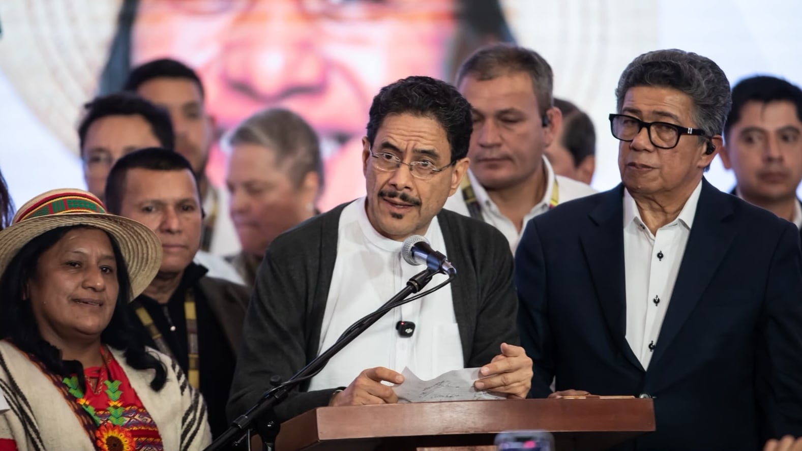 Iván Cepeda durante su discurso, en Bogotá, este domingo.