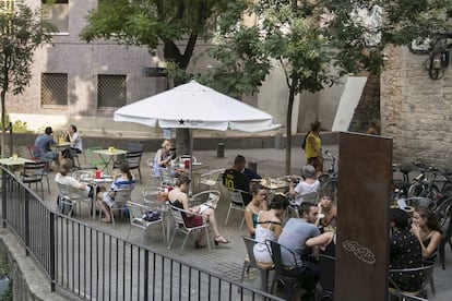 Terrasses en la Plaza dels Traginers.