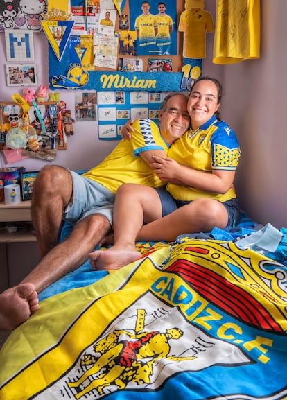 Miguel Rodríguez y su hija Míriam, fotografiados en Cádiz. 