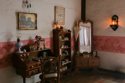 Interior de una de las habitaciones de la casa Buendía.