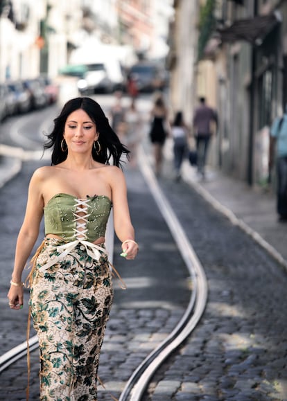 Ana Moura, durante un paseo por el barrio lisboeta de Arroios.