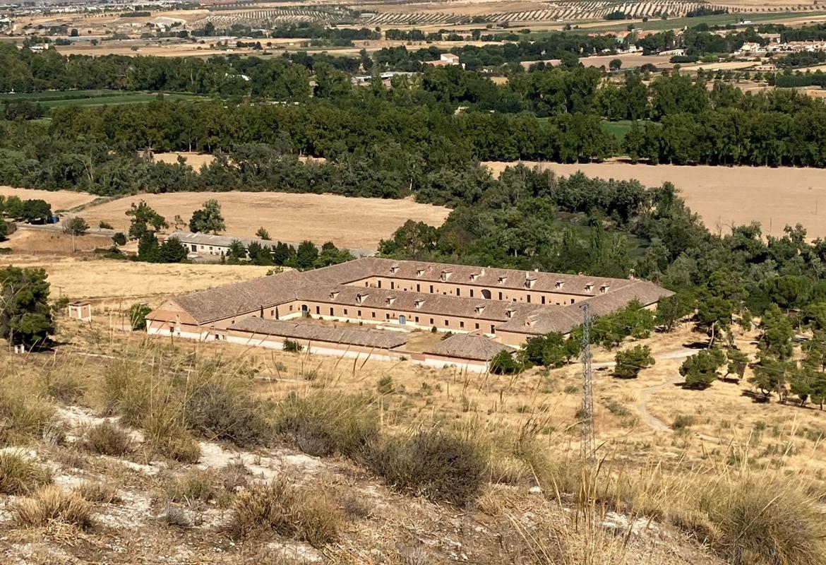 Las lluvias de la primavera y el abandono institucional dejan en “riesgo de colapso” a un icono arquitectónico del Madrid del siglo XVIII